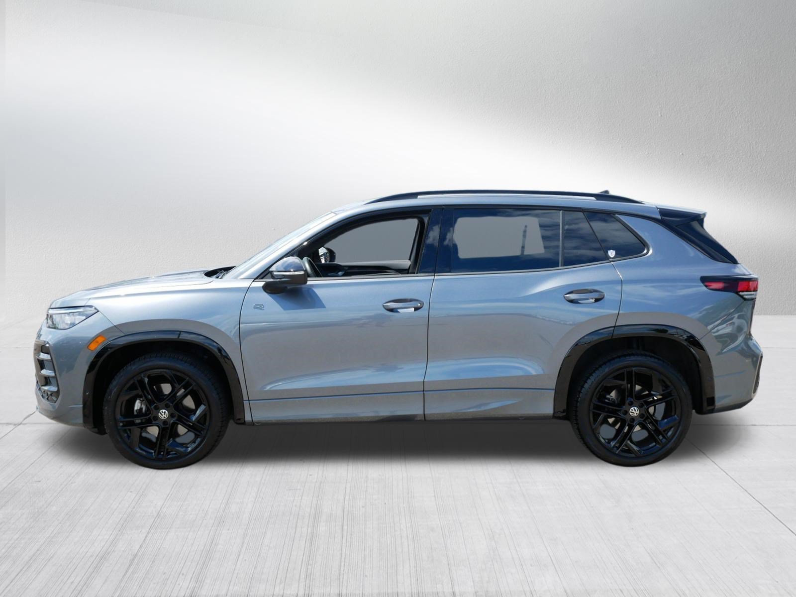 Used 2026 Volkswagen Tiguan SE R-Line AWD/4WD image 4