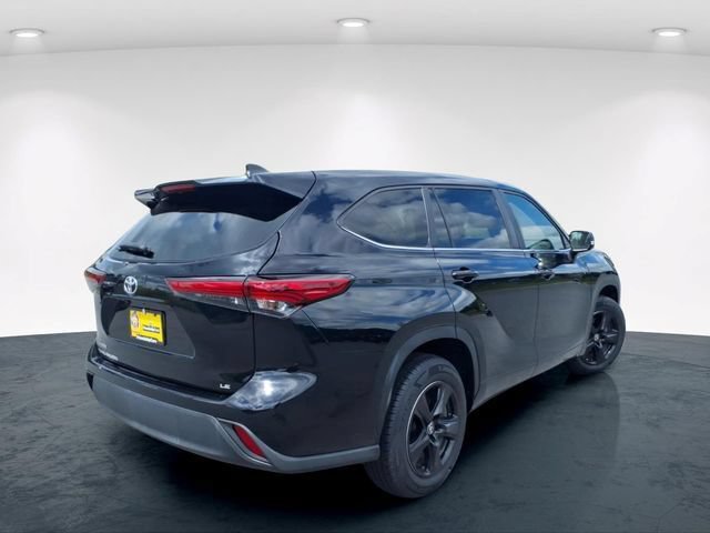 Used 2023 Toyota Highlander LE FWD image 8