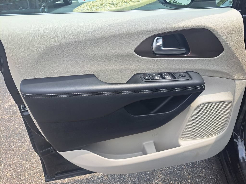 Certified 2023 Chrysler Voyager LX FWD image 24