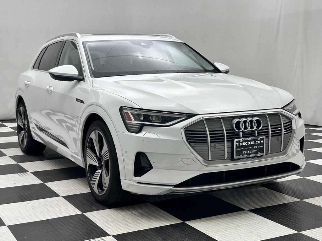 Used 2019 Audi e-tron Prestige w/ Prestige Package AWD/4WD image 2