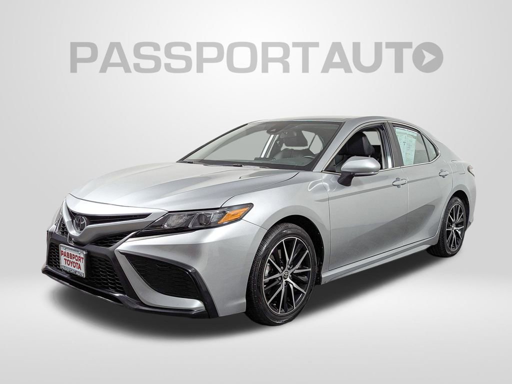 Used 2023 Toyota Camry SE image 1