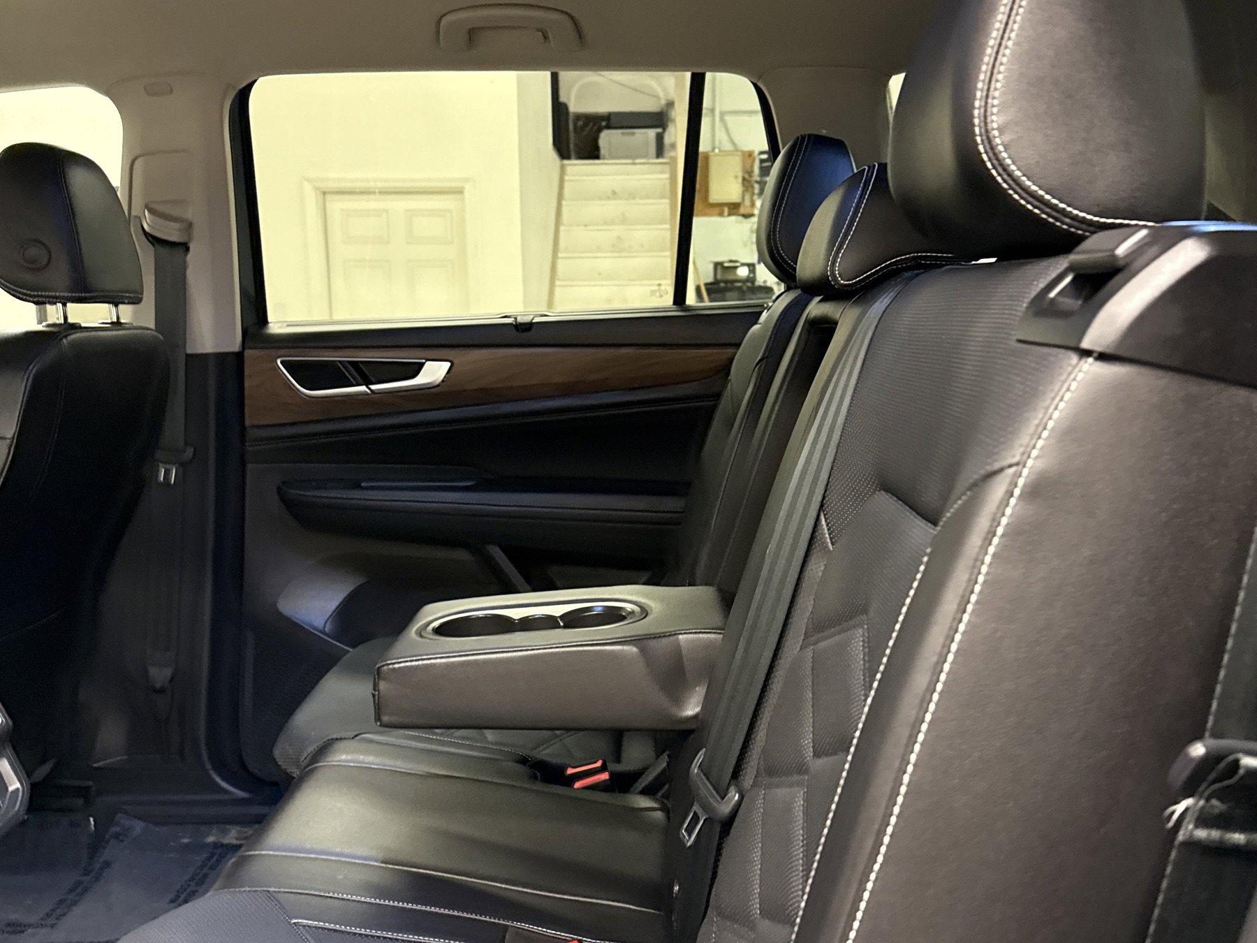 Used 2024 Volkswagen Atlas SE w/ Black Wheel Package image 12