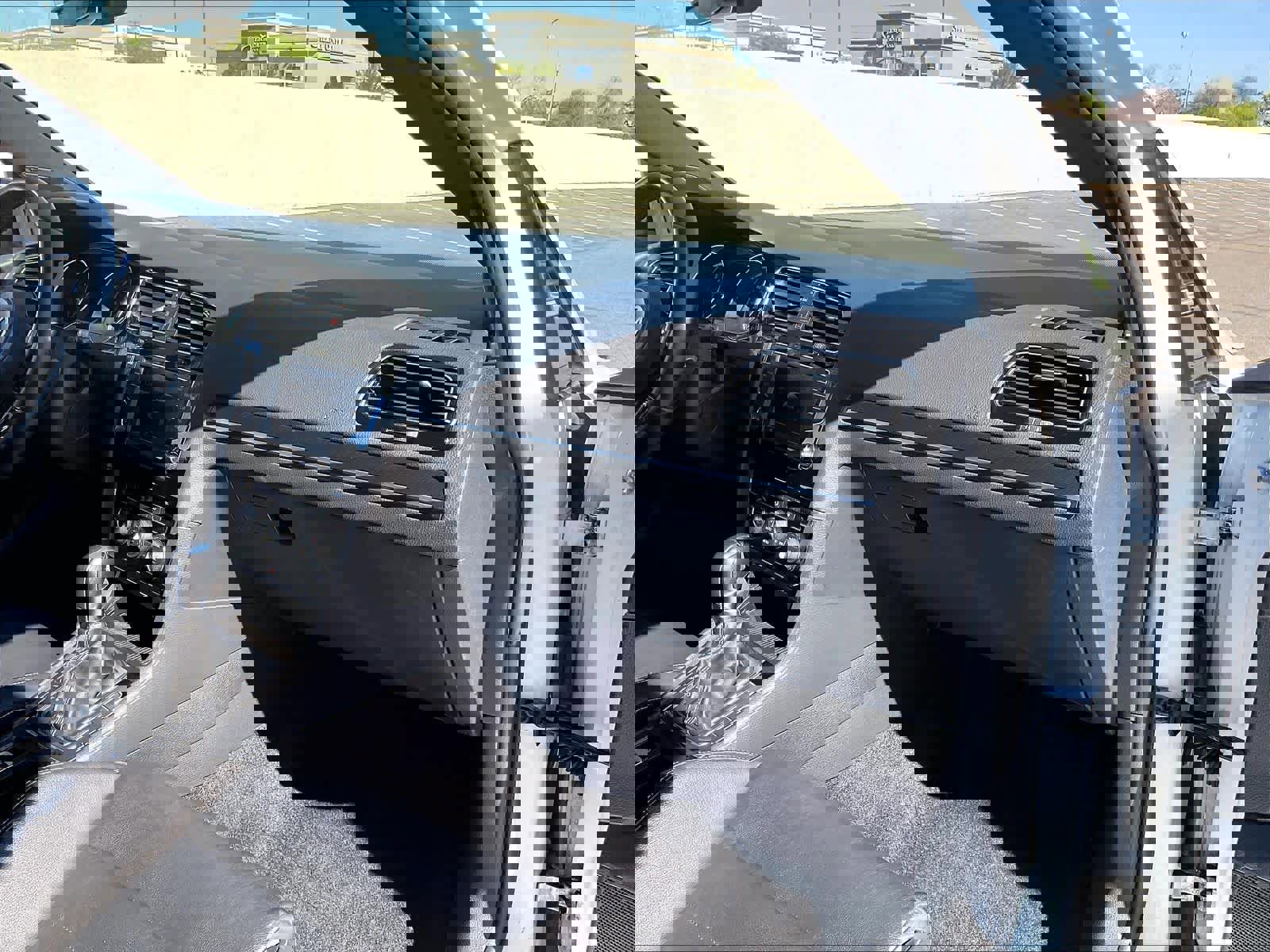 Used 2017 Volkswagen Golf R 4-Door image 17