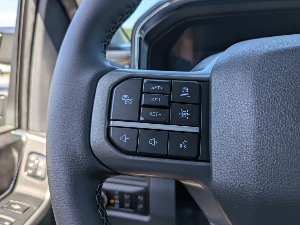New 2026 Ford F250 Lariat w/ Black Appearance Package image 31