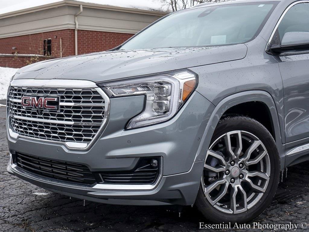 Used 2024 GMC Terrain Denali w/ Denali Premium Package image 3