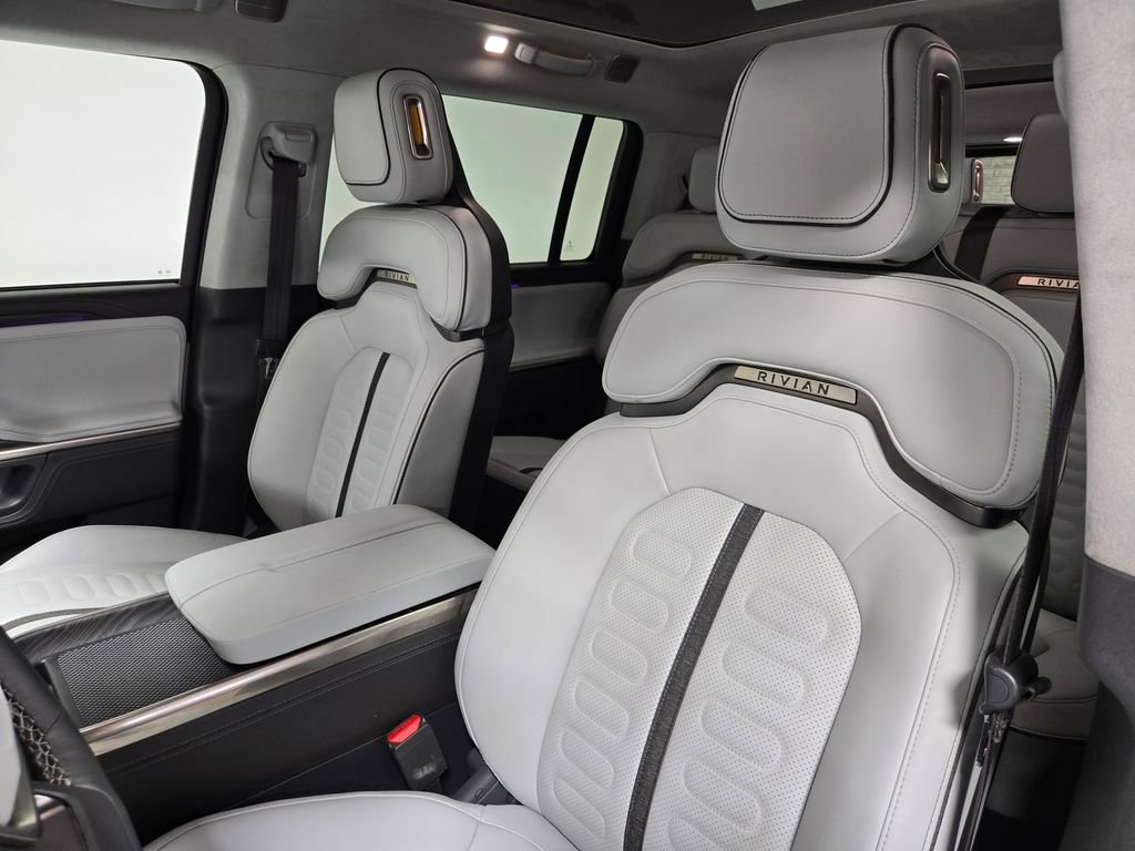 Used 2023 Rivian R1S Launch Edition image 12