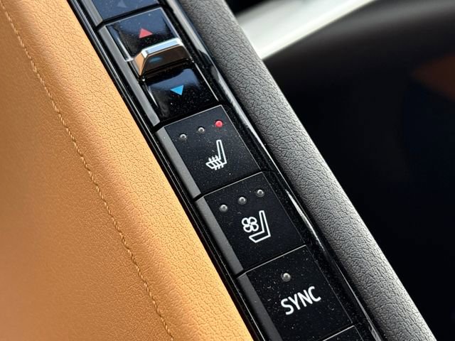 Used 2022 Chevrolet Corvette Stingray w/ Engine Appearance Package image 19