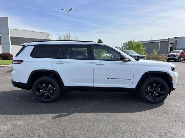 New 2026 Jeep Grand Cherokee L Limited w/ Limited Altitude Package AWD/4WD image 8