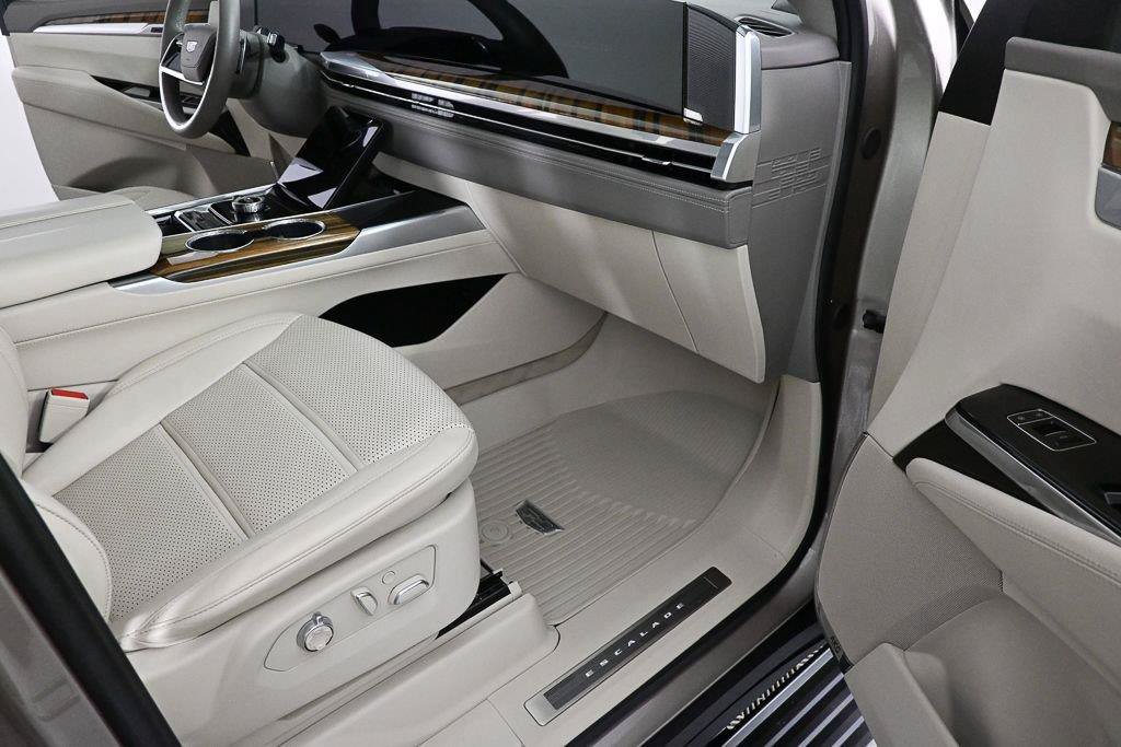 Used 2025 Cadillac Escalade Sport Platinum w/ LPO, Floor Liner Package AWD/4WD image 22