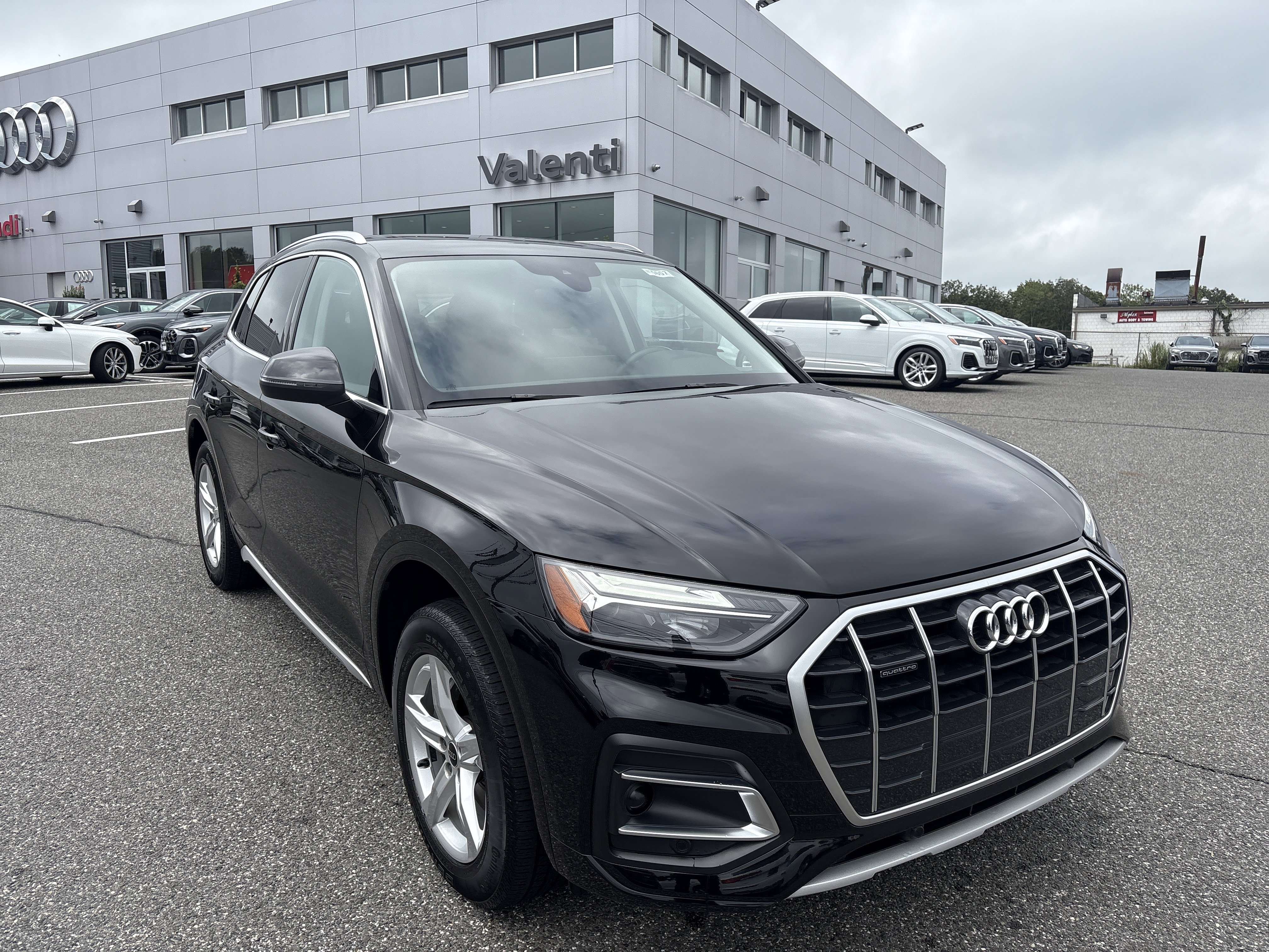 Certified 2023 Audi Q5 2.0T Premium w/ Convenience Package AWD/4WD image 1