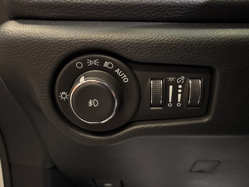 New 2026 Chrysler Pacifica Select FWD image 20