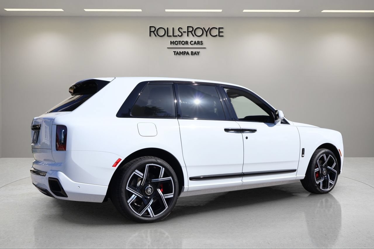 New 2027 Rolls-Royce Cullinan Black Badge AWD/4WD image 2