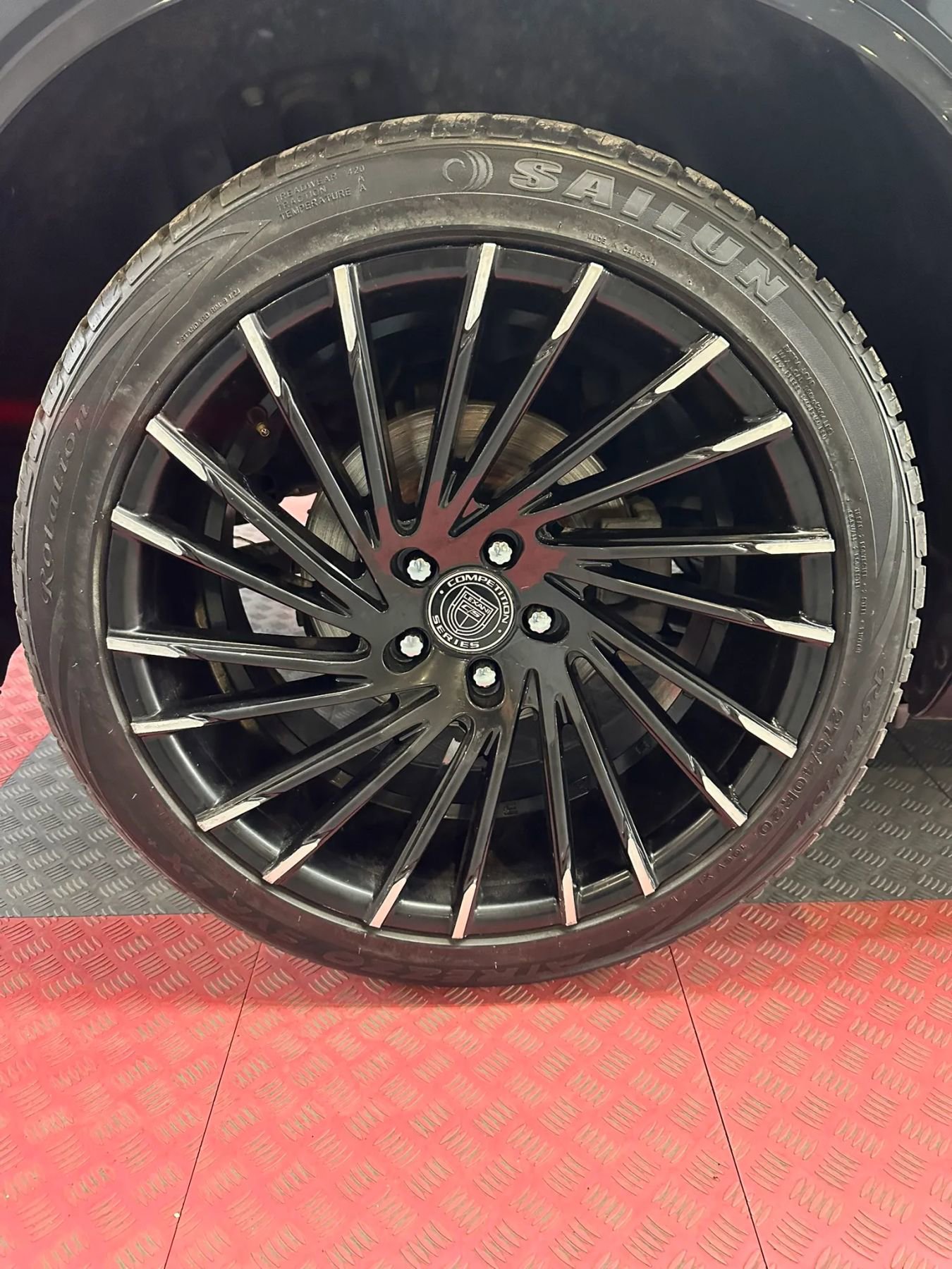 Used 2018 Dodge Challenger SXT RWD image 27