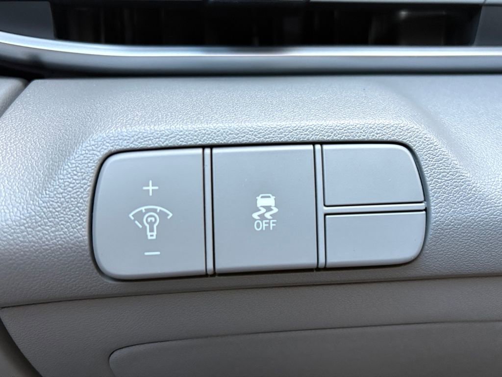 New 2026 Hyundai Elantra Sport image 3