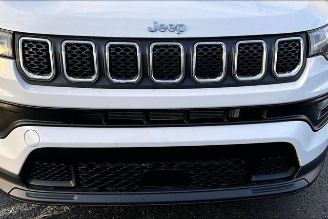 Used 2024 Jeep Compass Latitude image 29