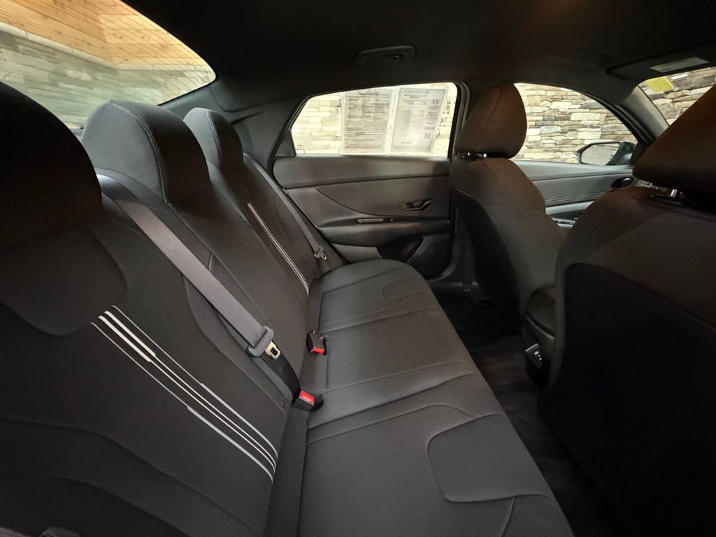 Used 2025 Hyundai Elantra SEL FWD image 30