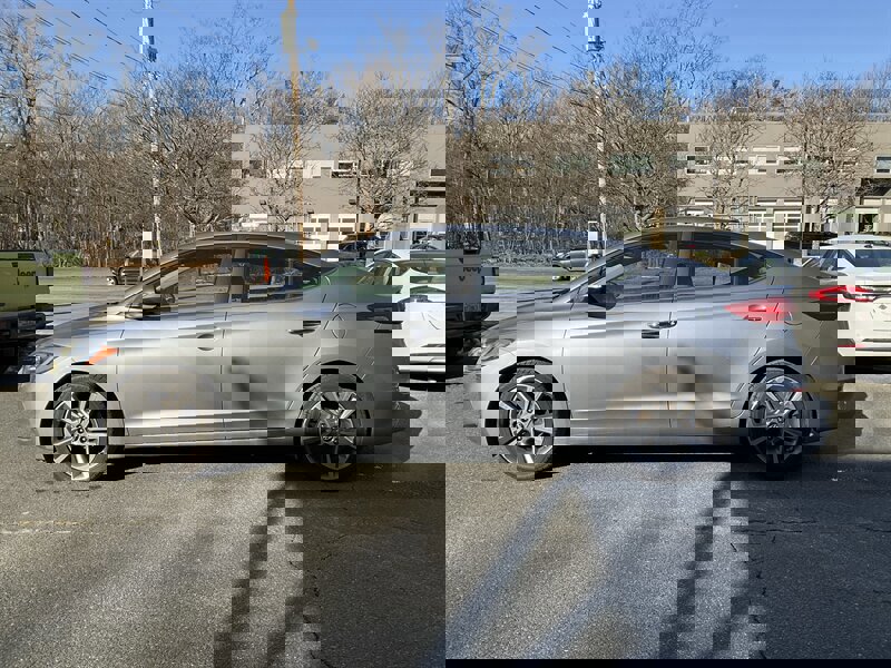 Used 2017 Hyundai Elantra Limited image 8