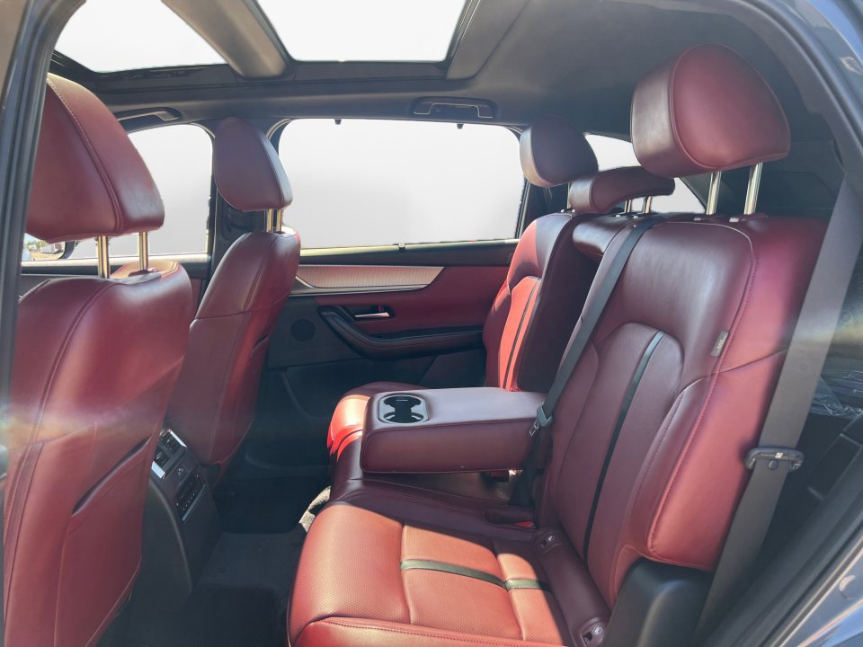 New 2025 MAZDA CX-70 Plug-In Hybrid w/ Premium Plus image 13