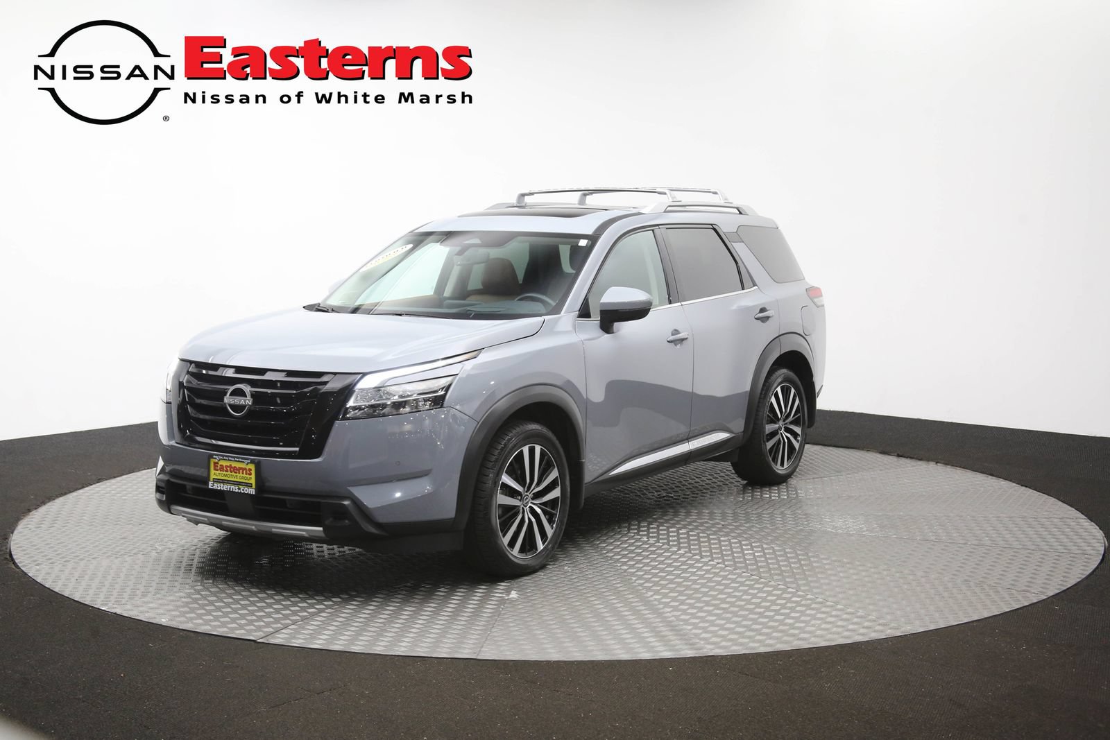 Used 2024 Nissan Pathfinder Platinum w/ Black Appearance Package AWD/4WD image 59