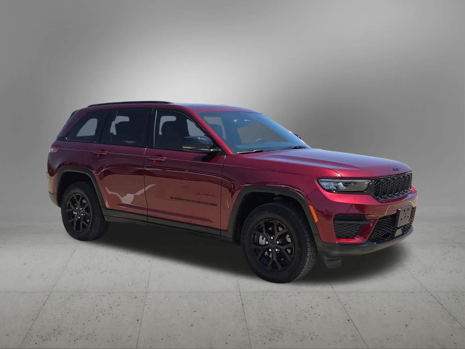 Used 2025 Jeep Grand Cherokee Altitude RWD image 8