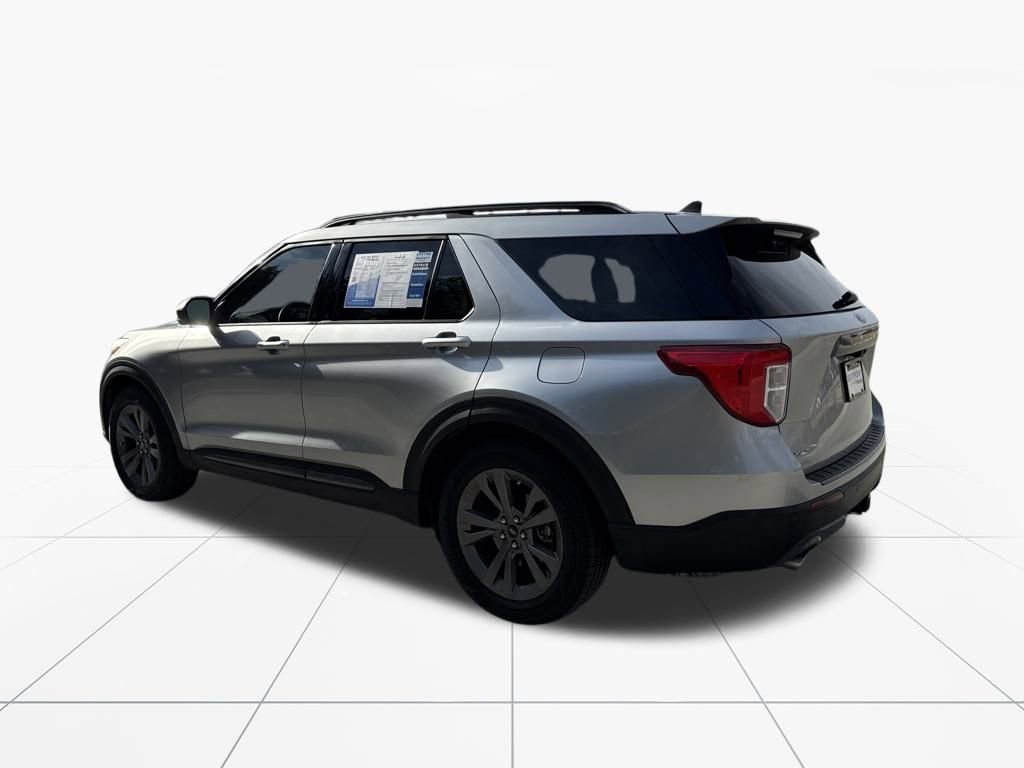 Used 2021 Ford Explorer XLT w/ Equipment Group 202A image 6