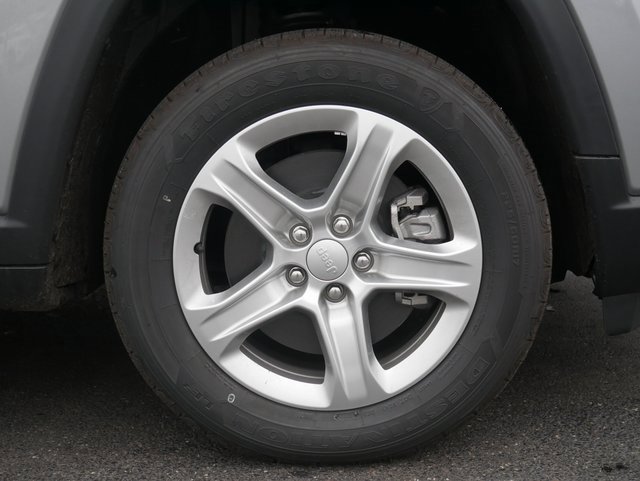 Used 2024 Jeep Compass Latitude w/ Sun and Sound Group image 13