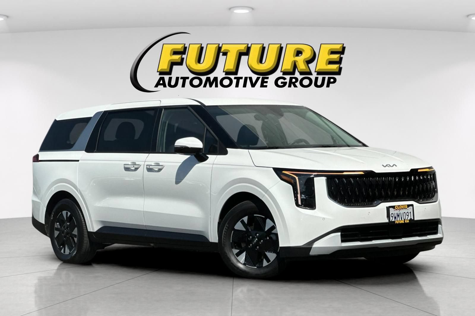 Used 2026 Kia Carnival LXS FWD image 1