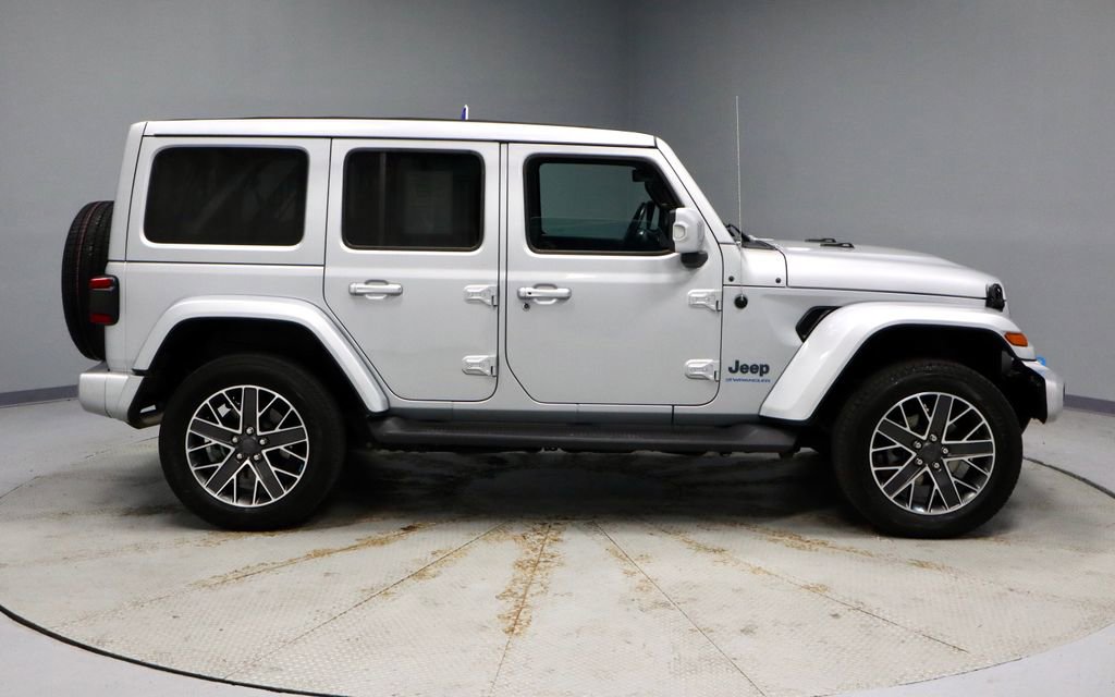 Used 2023 Jeep Wrangler Unlimited Sahara AWD/4WD image 7