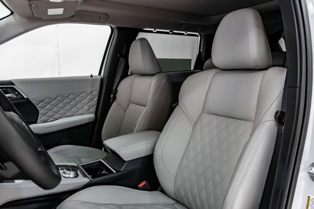 New 2025 Mitsubishi Outlander SEL image 6