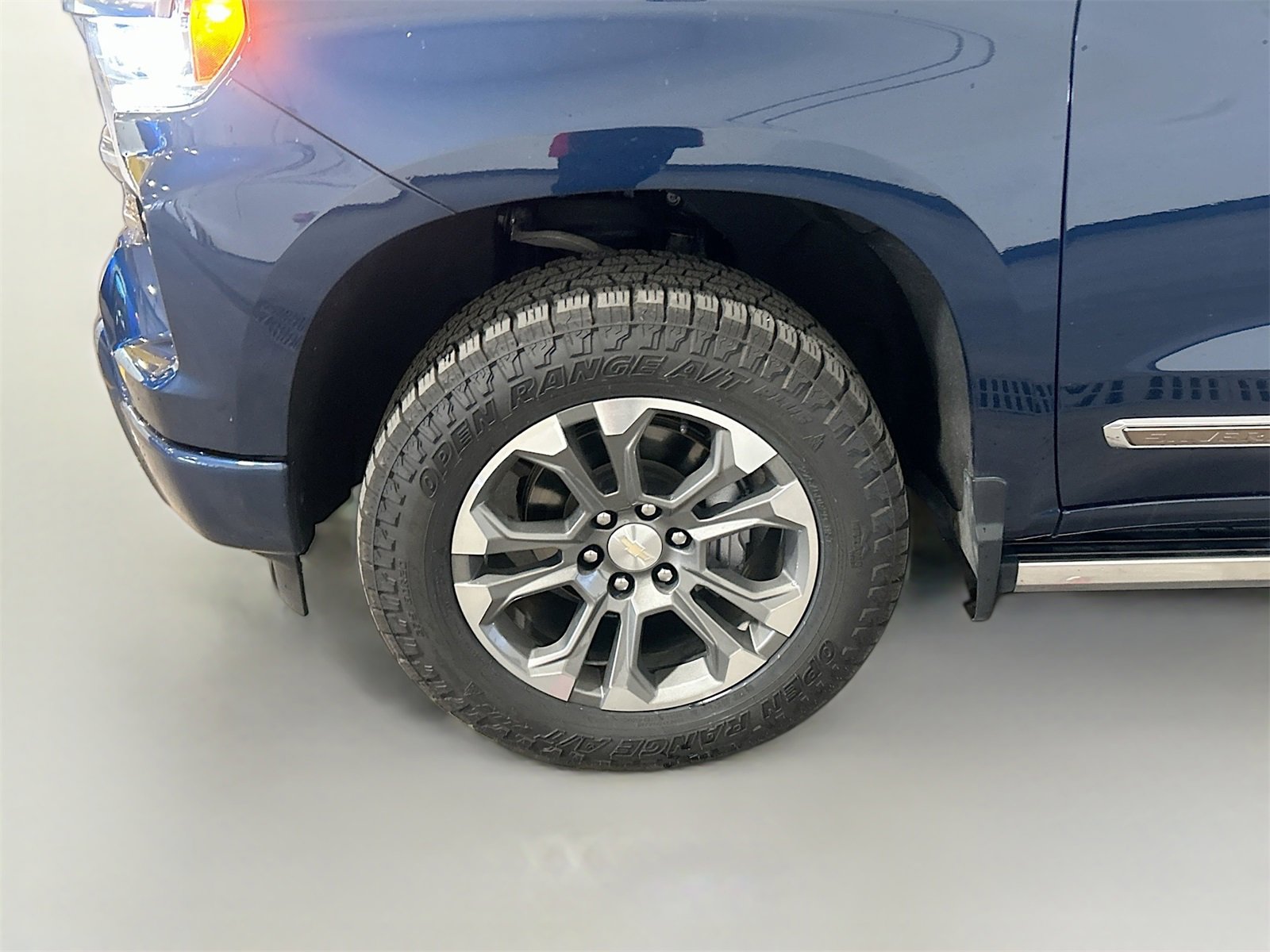 Used 2022 Chevrolet Silverado 1500 High Country w/ Z71 Off-Road Package image 32