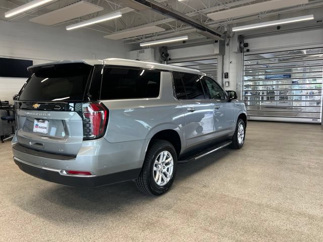 Used 2025 Chevrolet Suburban LT AWD/4WD image 5