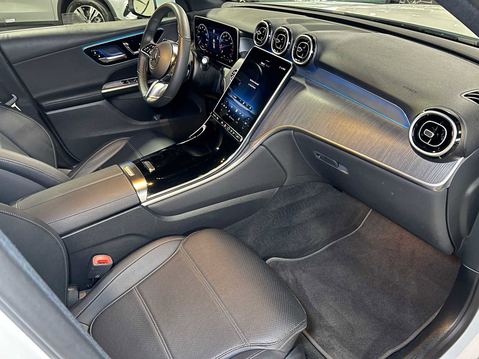 Certified 2025 Mercedes-Benz GLC 300 4MATIC image 14