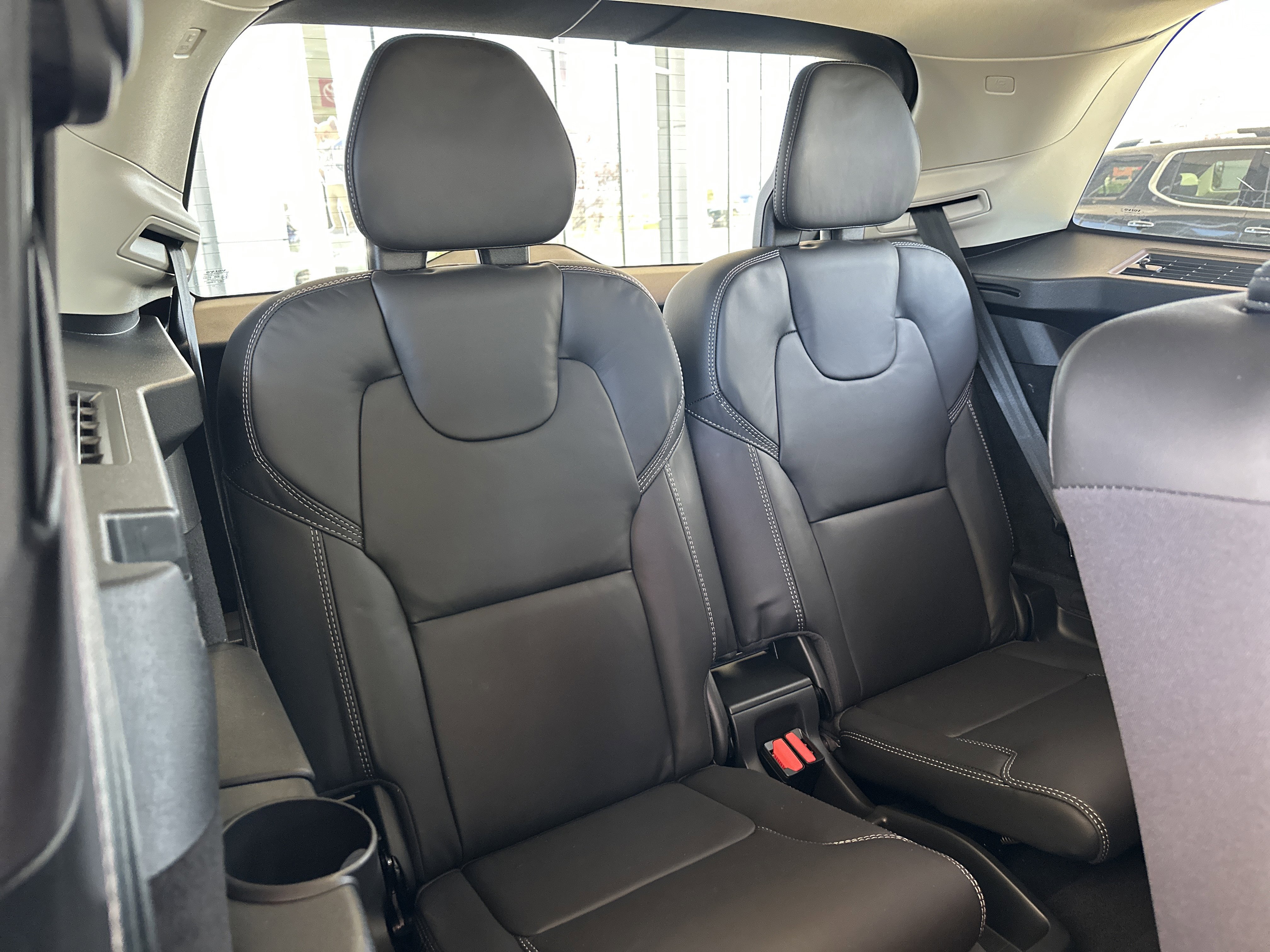 Used 2025 Volvo XC90 B6 Ultra w/ Protection Package Premier image 16
