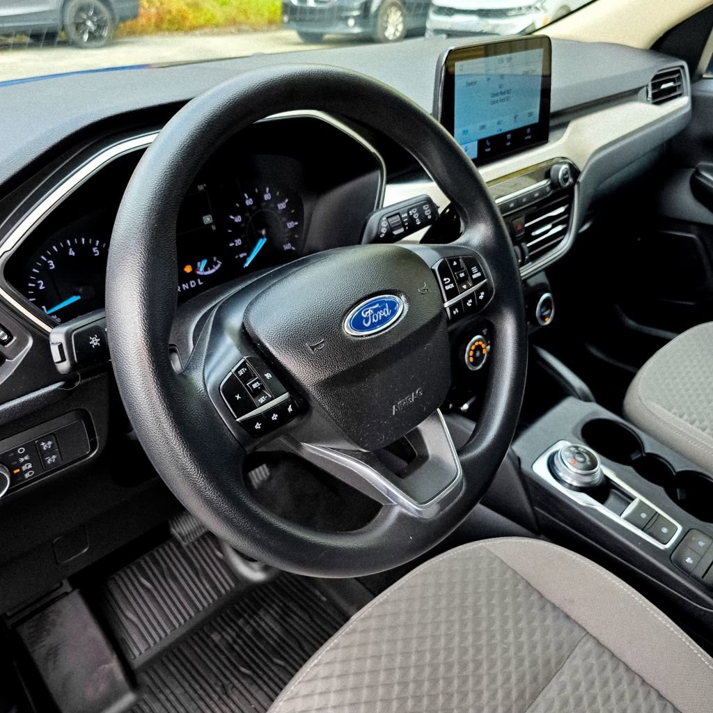 Used 2020 Ford Escape SE image 17