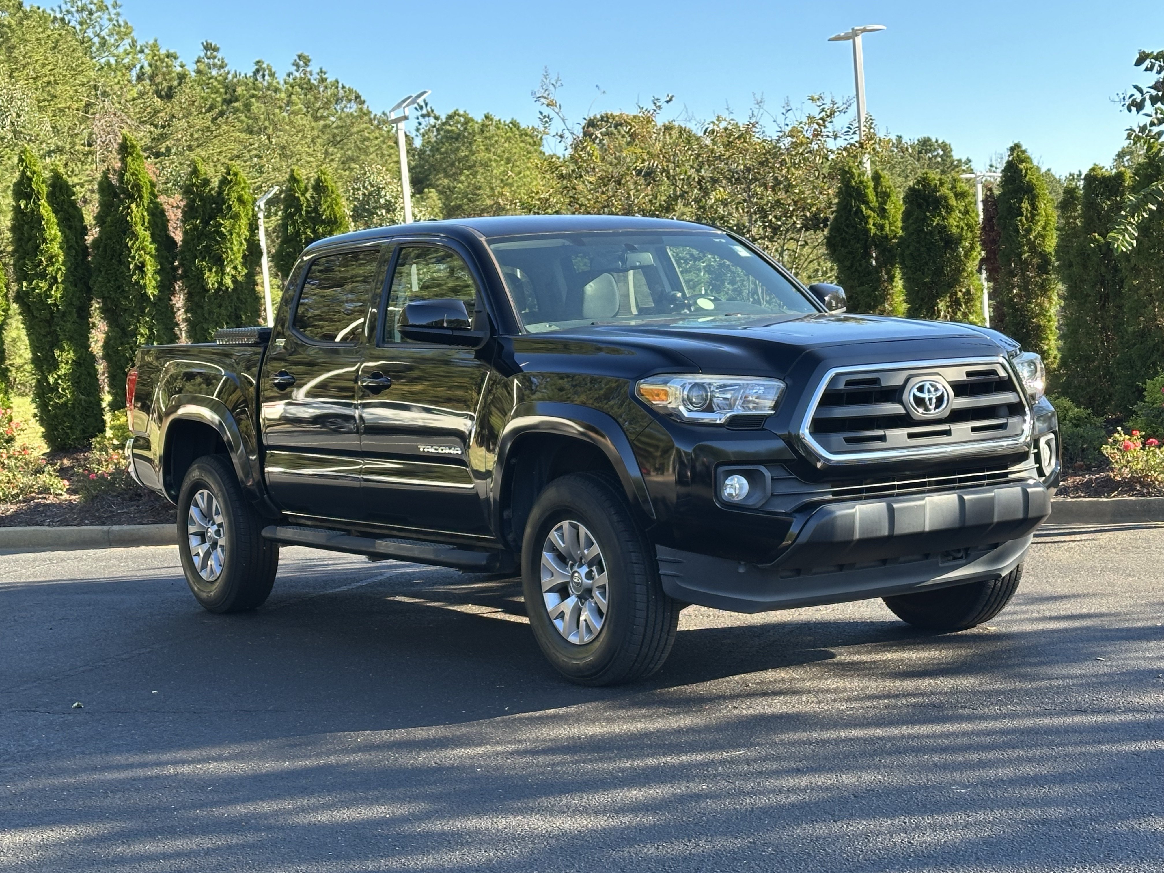 Used 2017 Toyota Tacoma SR5 w/ Tow Package RWD image 2
