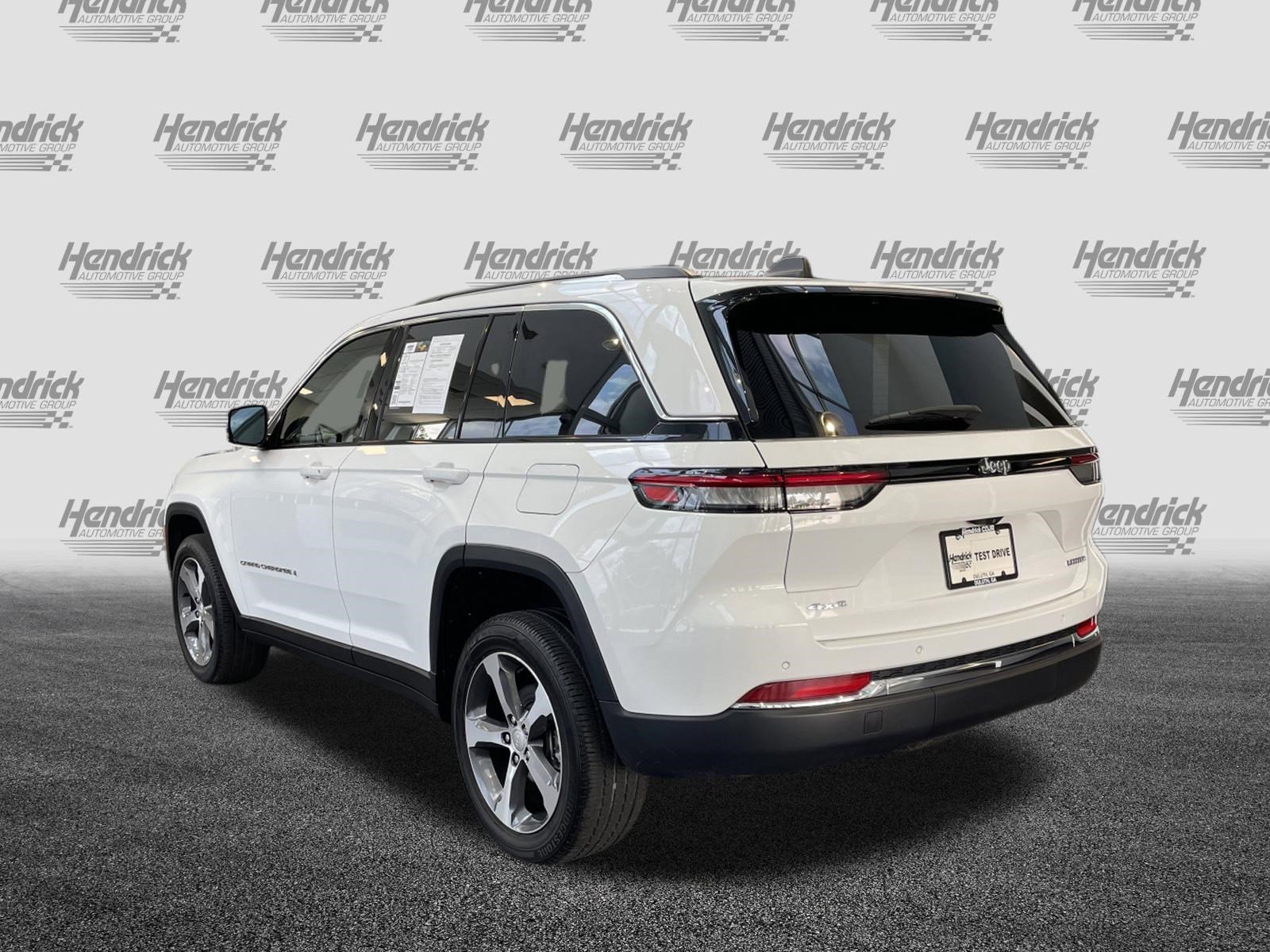 Used 2023 Jeep Grand Cherokee Limited AWD/4WD image 8