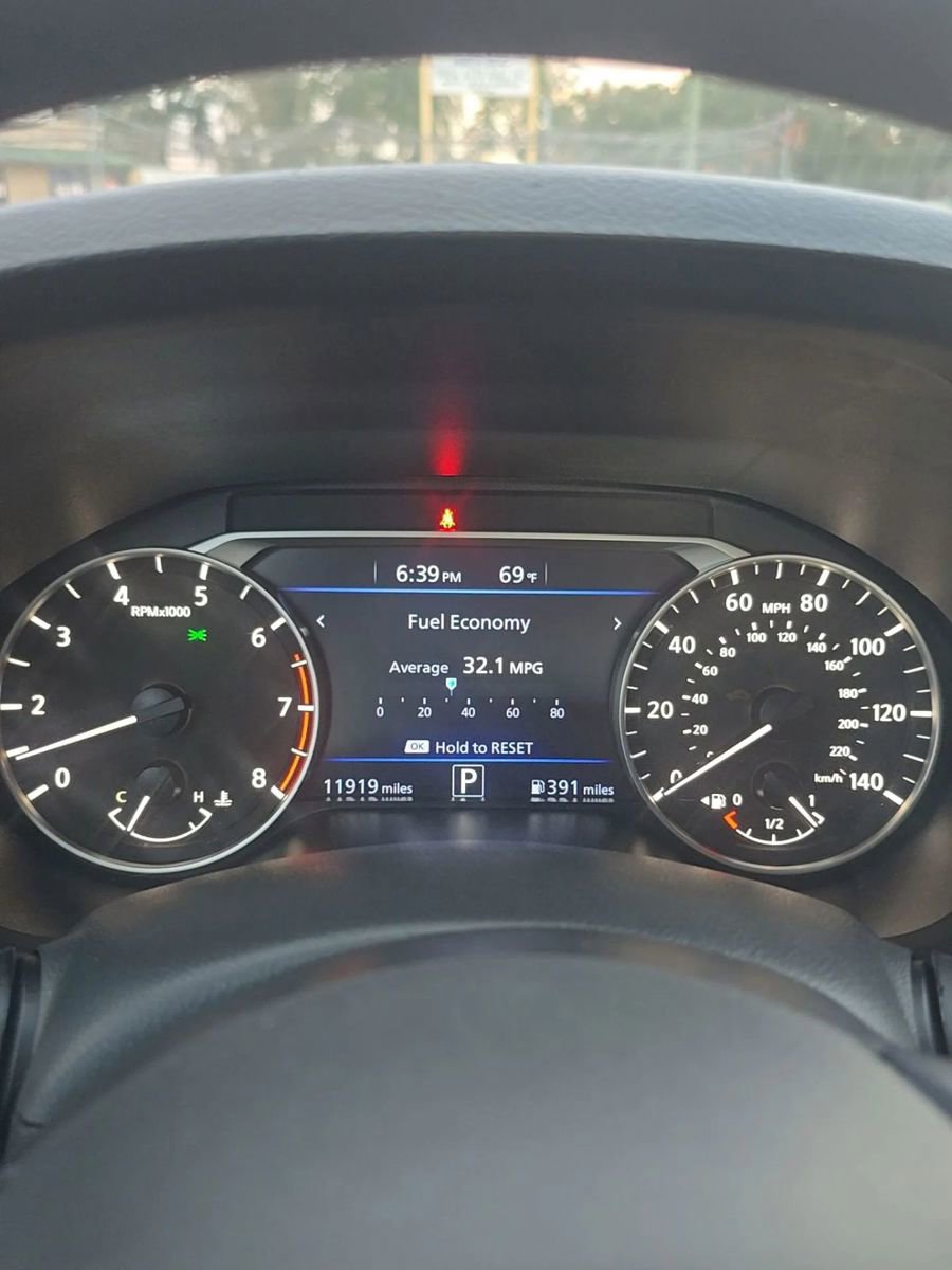 Used 2025 Nissan Altima 2.5 SV image 15