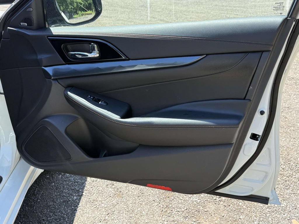 Used 2022 Nissan Maxima SR w/ Sport Mat Group FWD image 7
