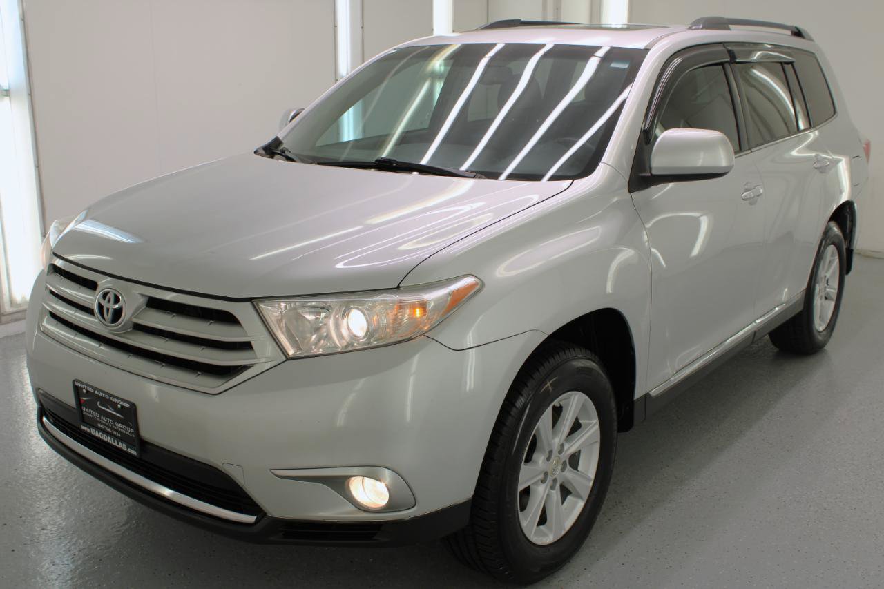 Used 2011 Toyota Highlander SE w/ Tow Pkg FWD image 4