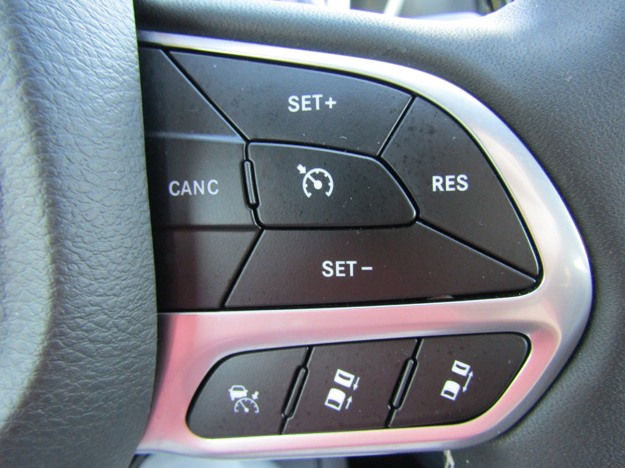 Used 2025 Chrysler Pacifica Select FWD image 27