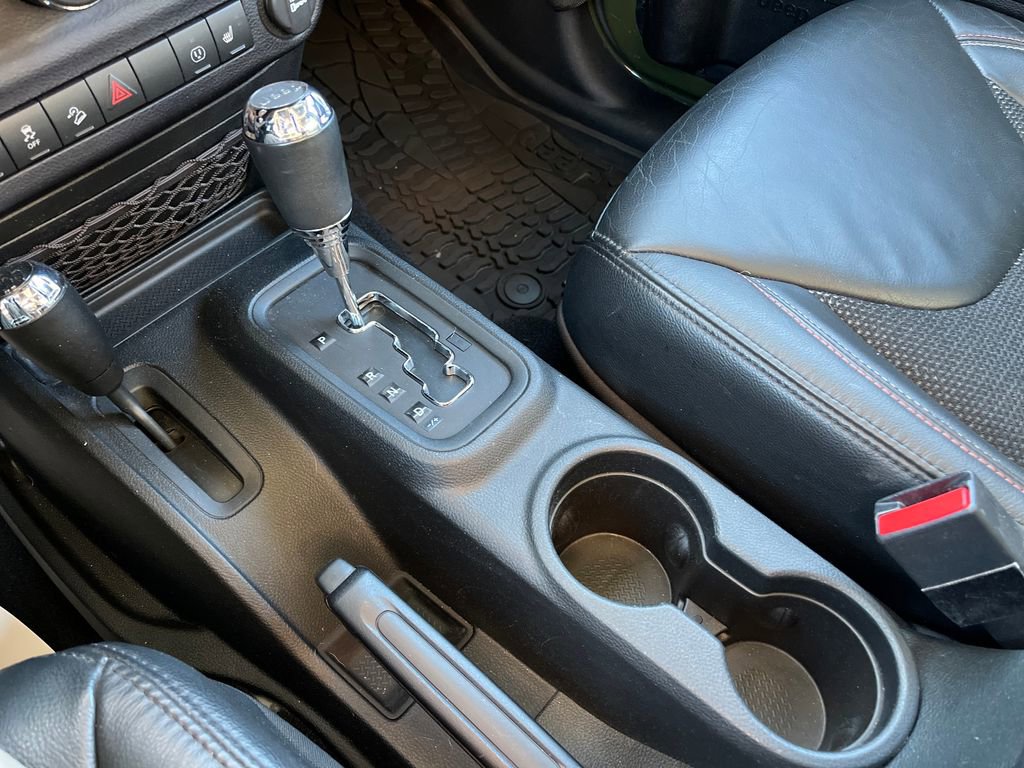 Used 2016 Jeep Wrangler Sahara image 23