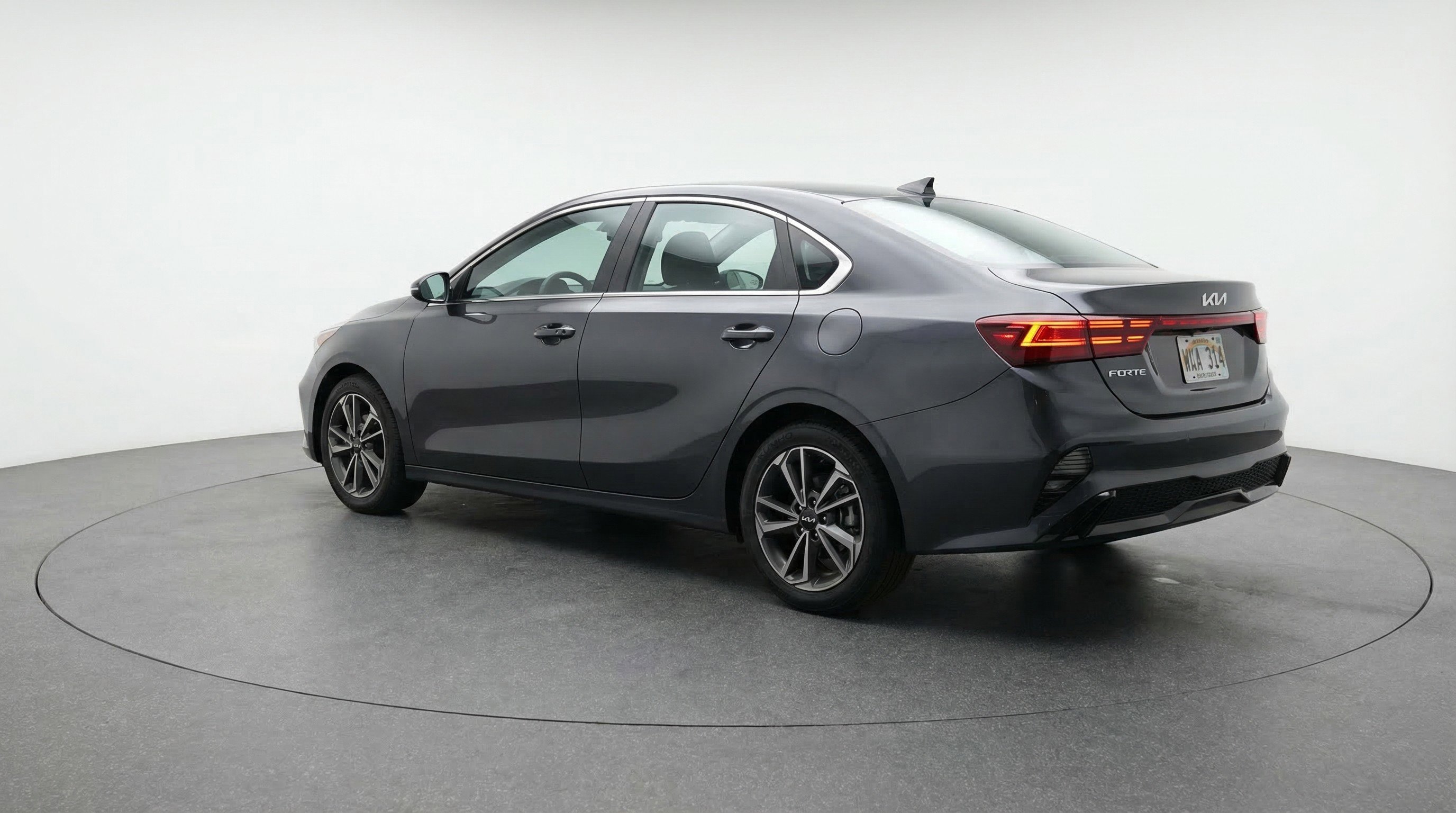 Used 2024 Kia Forte LXS image 6