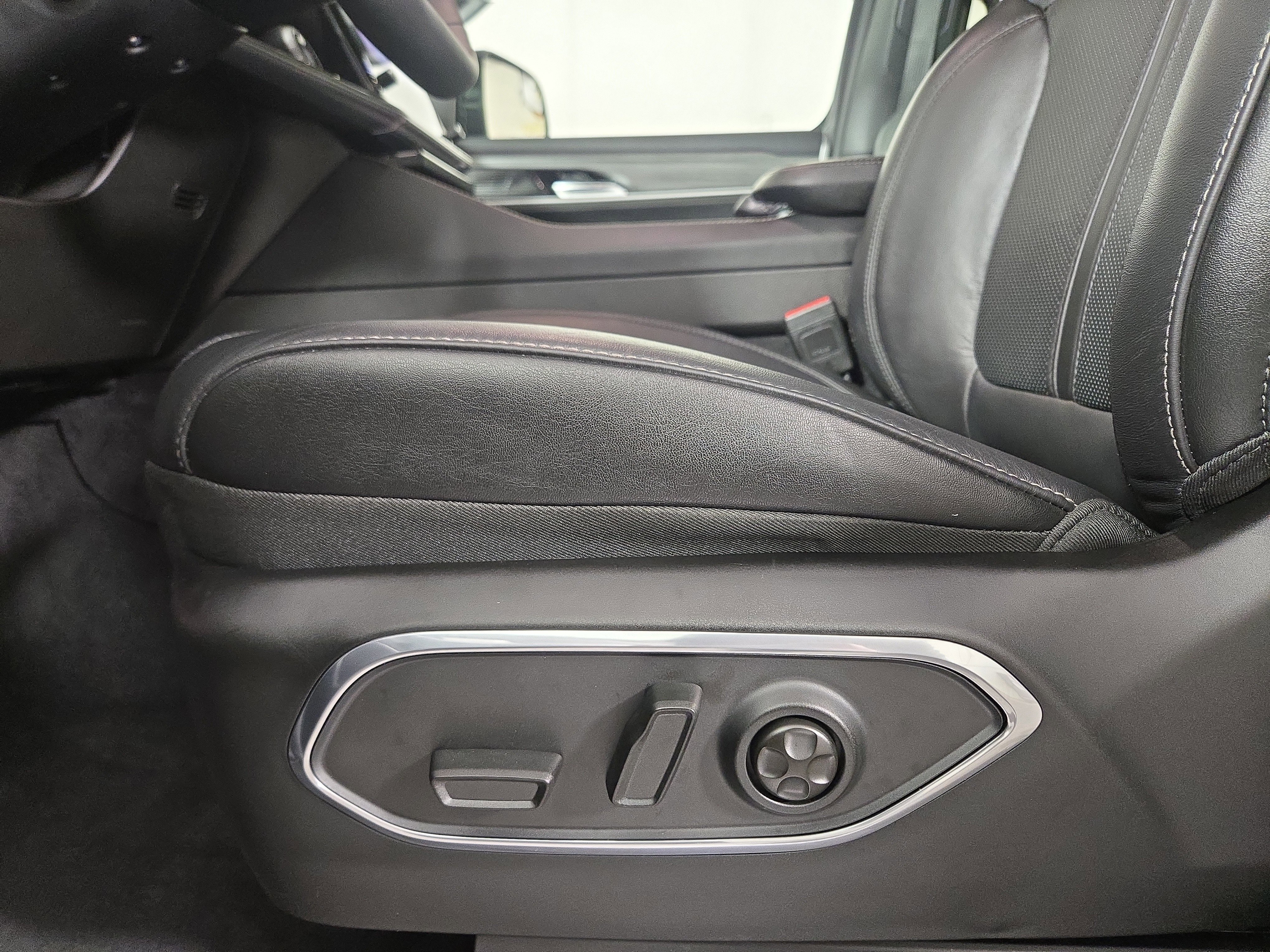 Used 2023 Jeep Wagoneer L Series II w/ Premium Group I image 33