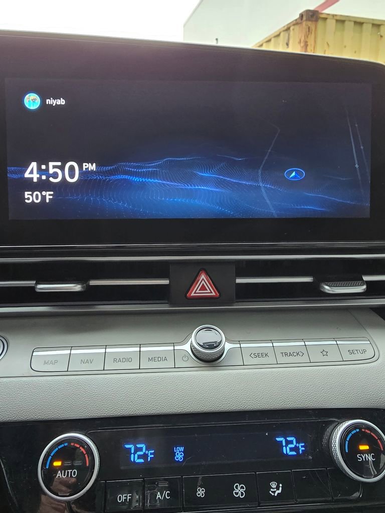 Used 2021 Hyundai Elantra Limited image 24