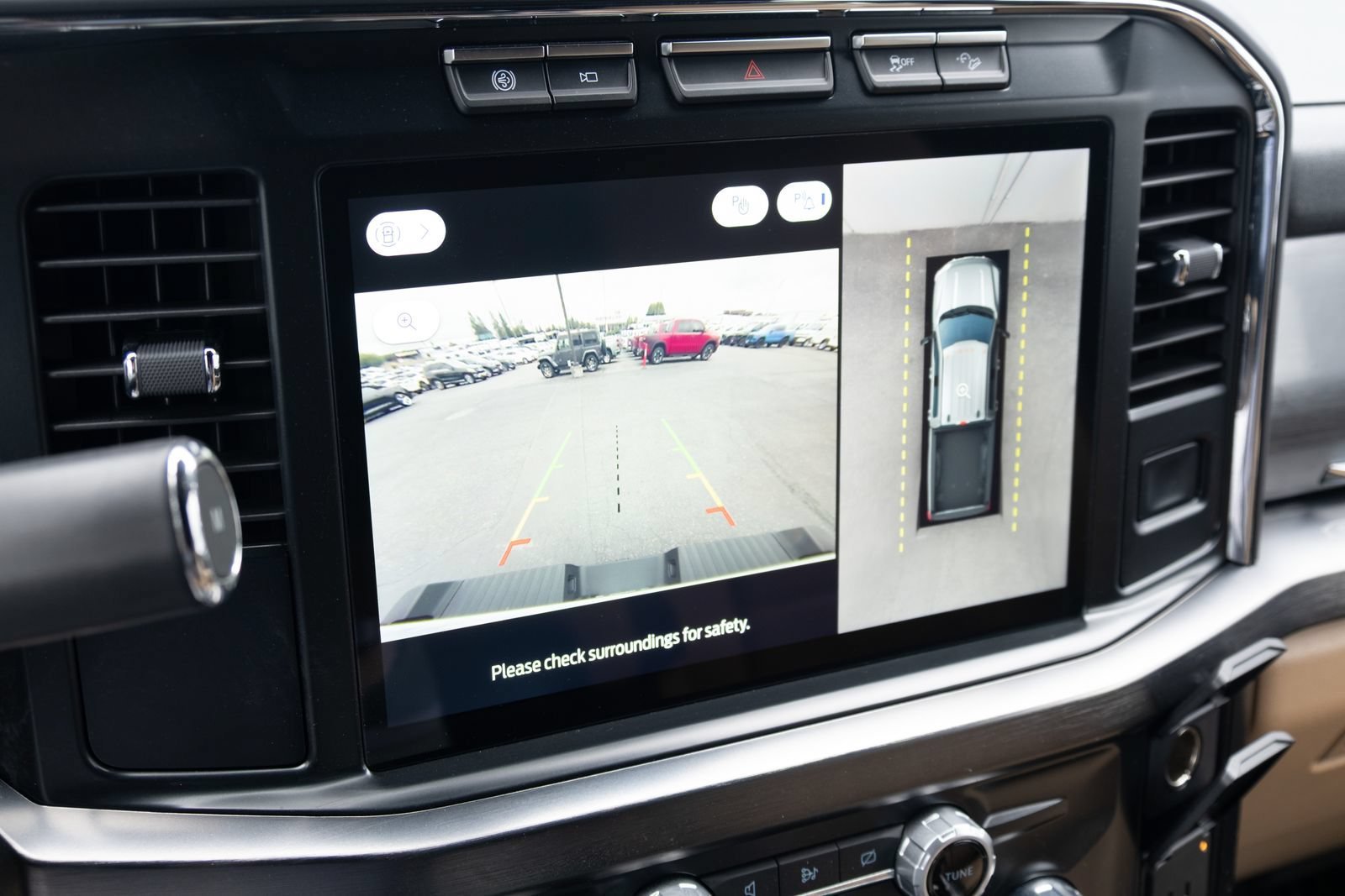 Used 2023 Ford F350 Lariat AWD/4WD image 4