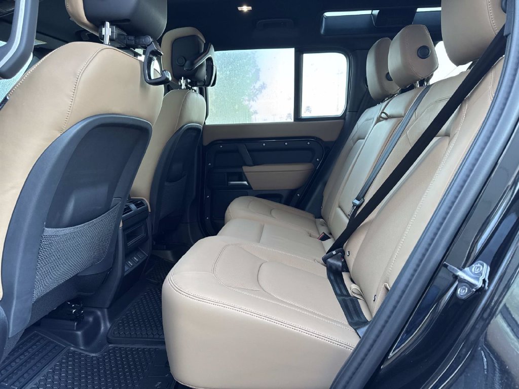 New 2026 Land Rover Defender 110 X-Dynamic SE AWD/4WD image 13
