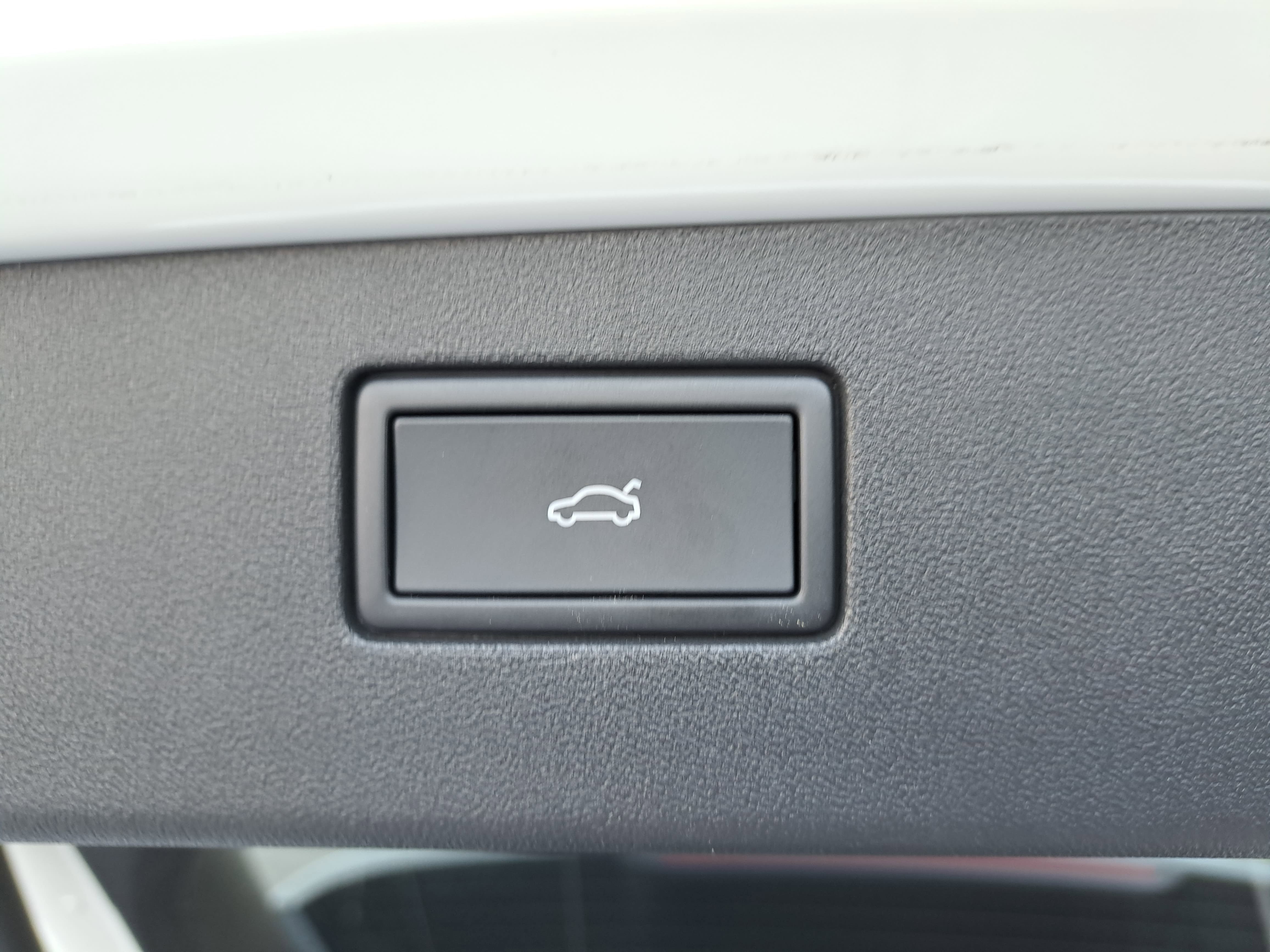 Used 2025 Volkswagen Tiguan SE AWD/4WD image 13