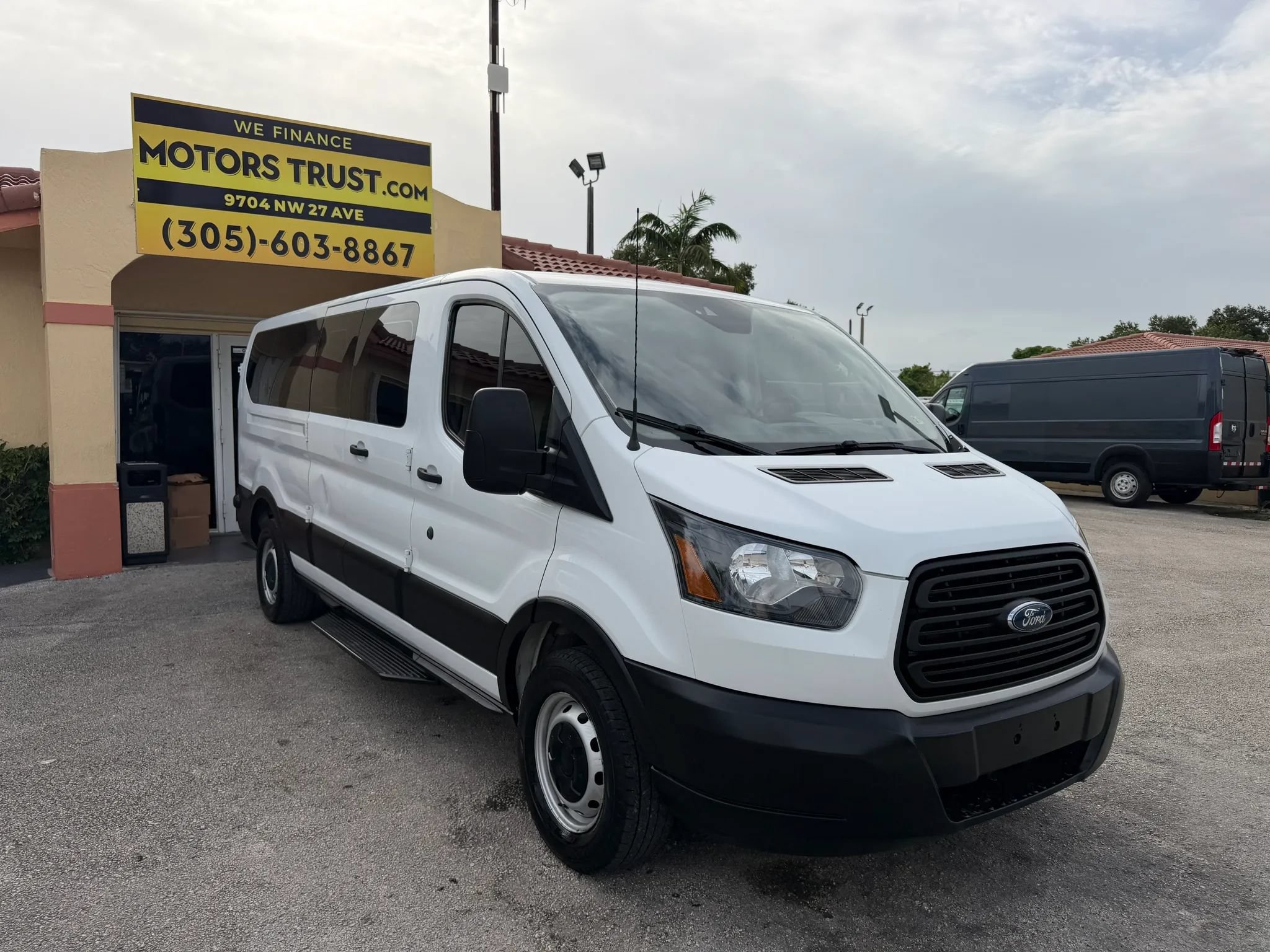 Used 2019 Ford Transit 350 XL RWD image 8