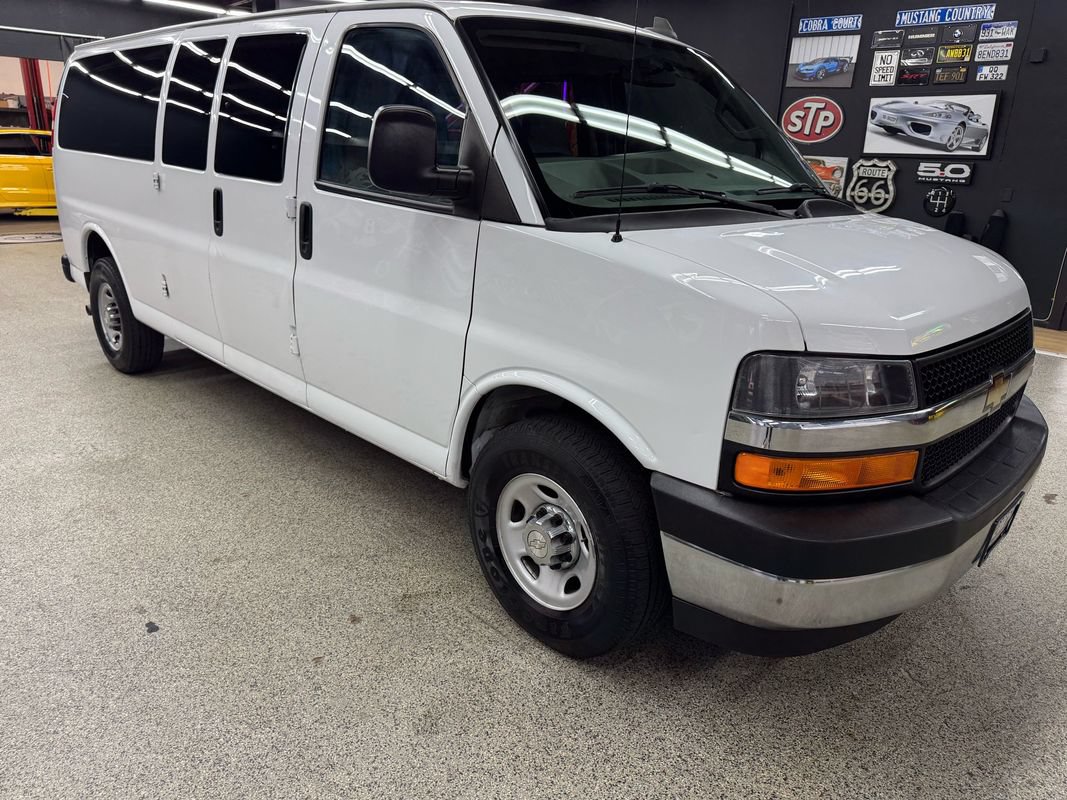 Used 2017 Chevrolet Express 3500 LT w/ LT Preferred Equipment Group RWD image 7