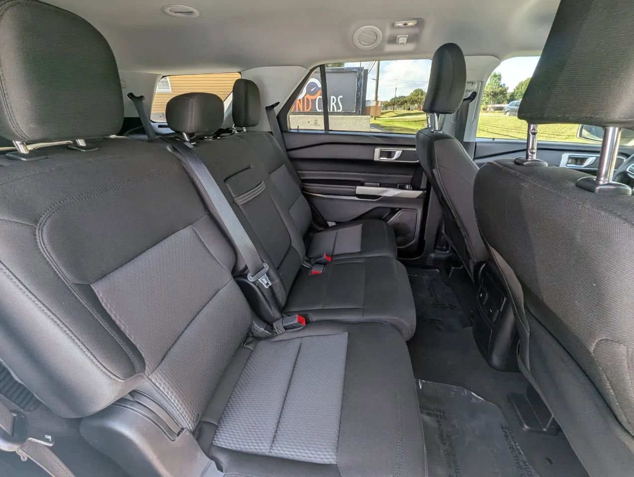 Used 2022 Ford Explorer XLT image 35